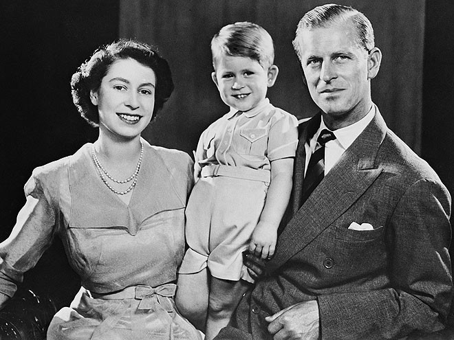 Tháng 2/1952, công chúa Elizabeth và hoàng tử Philip chia sẻ bứa ảnh con trai đầu lòng của họ, Thái tử Charles, người đã được sinh ra bốn năm trước đó.T rong một bức thư viết cho người anh em họ vào năm 1948, bà chia sẻ: "Em bé thật ngọt ngào, Philip và tôi vô cùng tự hào về con trai. Tôi vẫn thấy khó để tin rằng tôi thực sự có một đứa con của riêng tôi!"
