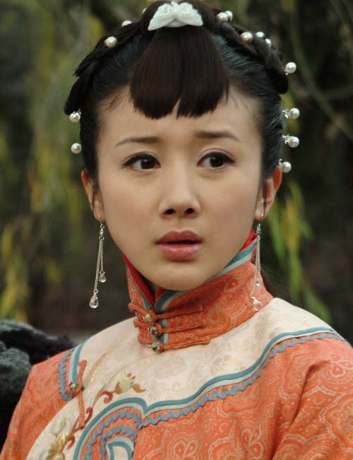 Tôn Phi Phi vai Thẩm Tương Như trong "Mai khôi giang hồ". Đây cũng là vai phản diện đầu tiên của cô...