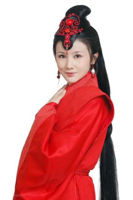 Không có gì lạ khi cô được uư ái gọi là “Trung Quốc đại lục đệ nhất cổ điển mỹ nữ”. Vẻ đẹp cuốn hút và duyên dáng, mong manh đến mê đắm lòng người.
