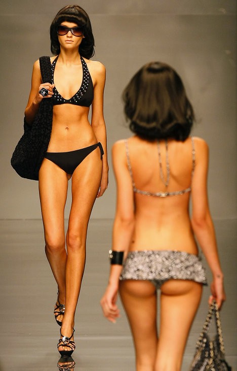 Ngày nay, bikini đã trở nên vô cùng phổ biến và đa phần phụ nữ đều có 1 bộ cho riêng mình. Các ngôi sao lớn cũng là tín đồ của bikini như Naomi Campbell, Jennifer Lopez và Shakira.