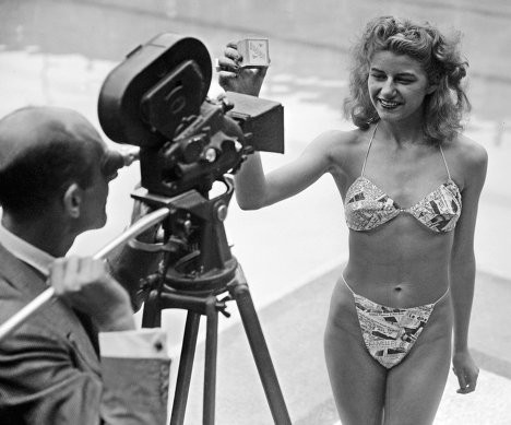 Bộ bikini đầu tiên xuất hiện vào ngày 5/7/1946 tại Paris và đã gây nên sự chấn động với nhiều người