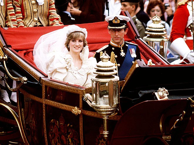 Hơn 600.0000 người đã tụ tập ở đường phố London để xem đám cưới của thái tử Charle và công nương Diana vào ngày 29/6/1981