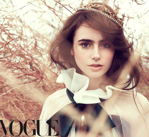 Lily Collin trên tạp chí Vogue. Trông cô như một nàng công chúa trong rừng.