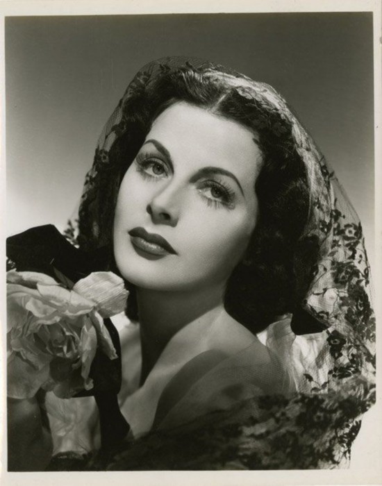 Khuôn mặt xinh đẹp cùng với khả năng diễn xuất, bà nhanh chóng trở thành một trong những diễn viên đắt giá nhất của Hollywood thời bấy giờ