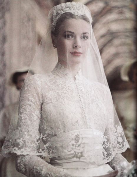 Năm 1956, Grace Kelly, kết hôn với hoàng tử Monaco Rainier III và trở thành một công nương Monaco đầy uy quyền.