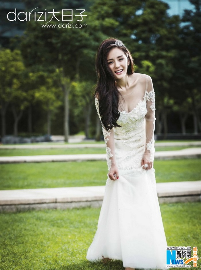 Với bộ váy ren gợi cảm này khiến Dương Mịch vô cùng xinh đẹp
