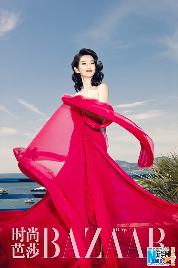 Kiều nữ Lý Băng Băng nổi bật và quyến rũ cùng chiếc đầm màu đỏ được thiết kế công phu