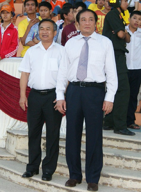 Chủ tịch VFF Nguyễn Trọng Hỷ và Phó Tổng cục trưởng TC TDTT Phạm Văn Tuấn dự khán trận chung kết U19 QG. Ảnh: Đ.V