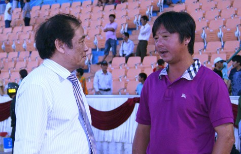 Chủ tịch VFF Nguyễn Trọng Hỷ thuyết phục Huỳnh Đức dẫn dắt đội tuyển Việt Nam? Ảnh: Đình Viên