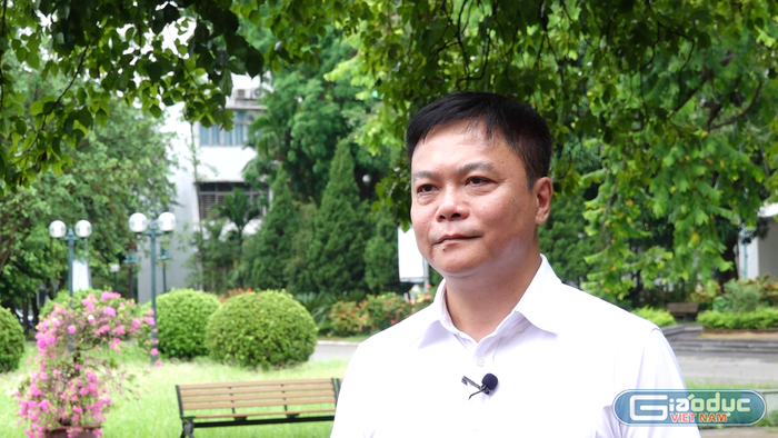 Phó giáo sư Nguyễn Phong Điền nhận định thí sinh không hề dễ dàng đạt kết quả tổng 3 môn trên 15.0 điểm. Ảnh: Doãn Nhàn