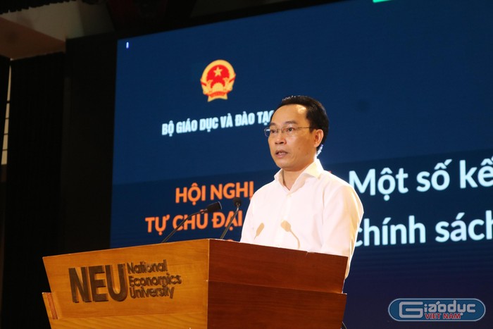 Thứ trưởng Bộ Giáo dục và Đào tạo Hoàng Minh Sơn phát biểu tại Hội nghị. Ảnh: Doãn Nhàn