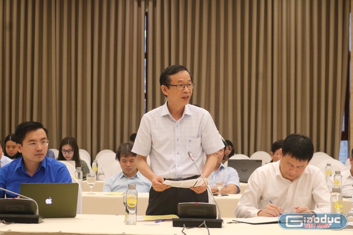 Giáo sư Nguyễn Văn Minh - Hiệu trưởng trường Đại học Sư phạm Hà Nội (người ở giữa) phát biểu ý kiến tại Hội nghị. Ảnh: Doãn Nhàn