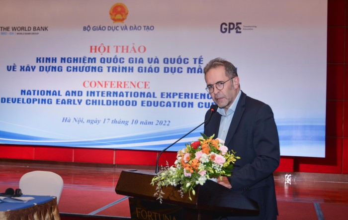 Quyền Giám đốc điều hành Ngân hàng Thế giới tại Việt Nam Christophe Lemiere trao đổi tại Hội thảo. Ảnh: Bộ Giáo dục và Đào tạo