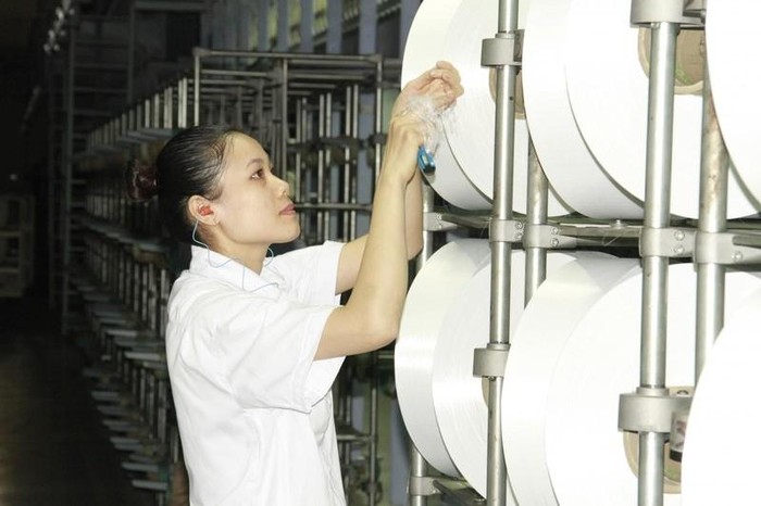 Sản xuất sợi polyester (DTY) tại Nhà máy Xơ sợi Đình Vũ. Ảnh: PVN