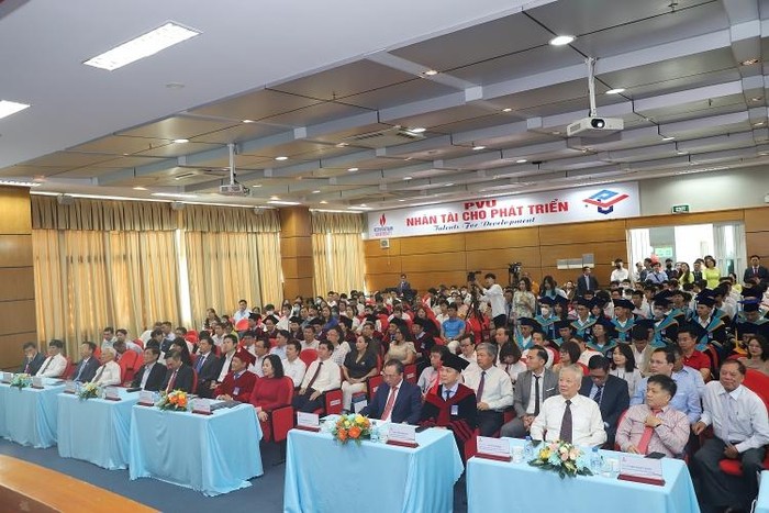 Quang cảnh chung của Lễ công bố Trường Đại học Dầu khí Việt Nam đạt chuẩn kiểm định chất lượng ABET. Ảnh: PVN