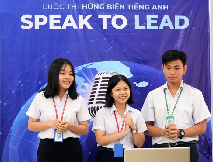 Học sinh trường trung học phổ thông chuyên Hoàng Lê Kha tham gia cuộc thi hùng biện tiếng Anh “Speak to Lead”. Ảnh: Báo Tây Ninh