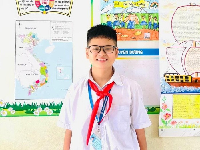 Em Hoàng Mạnh Chiến, học sinh lớp 7A2 trường trung học cơ sở Cẩm Thịnh, thành phố Cẩm Phả, tỉnh Quảng Ninh. Ảnh: TTXVN