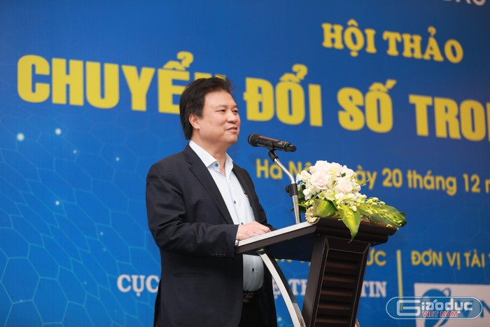 Thứ trưởng Bộ Giáo dục và Đào tạo Nguyễn Hữu Độ phát biểu mở đầu tại buổi hội thảo. Ảnh: DN