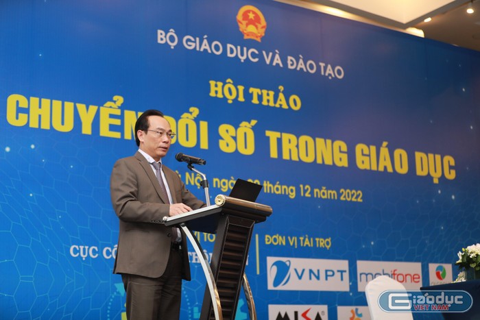Thứ trưởng Bộ Giáo dục và Đào tạo Hoàng Minh Sơn phát biểu tại hội thảo. Ảnh: BS