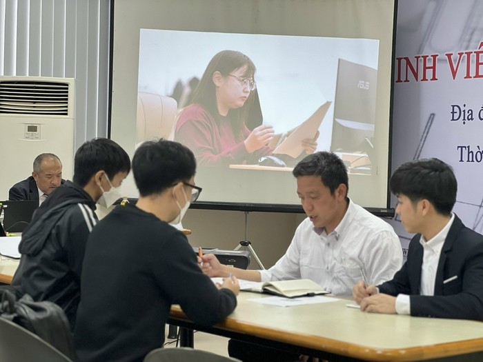 Sinh viên Trường Đại học Bách khoa Đà Nẵng tham gia Hội thảo tuyển dụng trực tiếp với các doanh nghiệp Nhật Bản. Ảnh: Website nhà trường