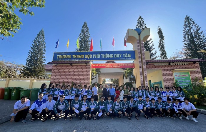 Học sinh trường trung học phổ thông Duy Tân tham dự kì thi học sinh giỏi cấp tỉnh năm học 2022-2023. Ảnh: Fanpage nhà trường