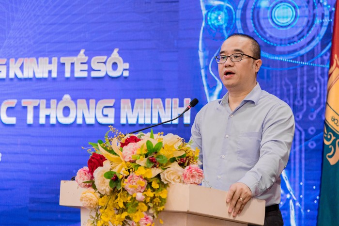 Phó giáo sư - Tiến sĩ Nguyễn Trúc Lê phát biểu khai mạc tọa đàm