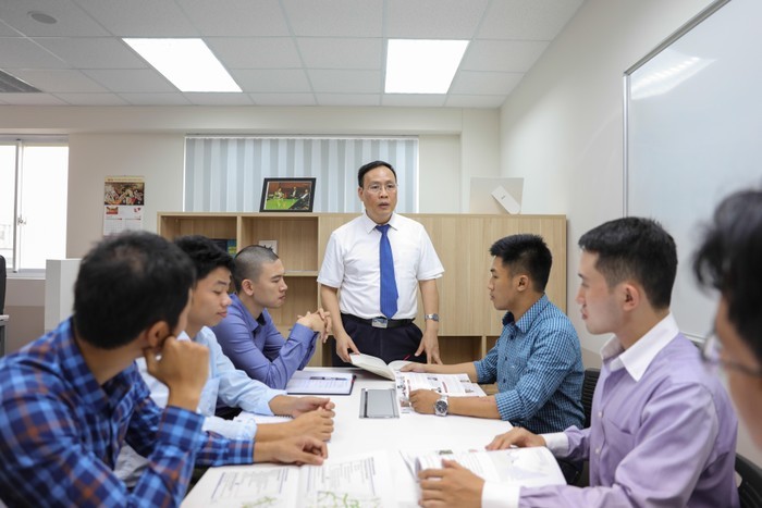 Giáo sư Nguyễn Đình Đức luôn là người thầy nhiệt huyết và được nhiều thế hệ sinh viên quý trọng. Ảnh: NVCC