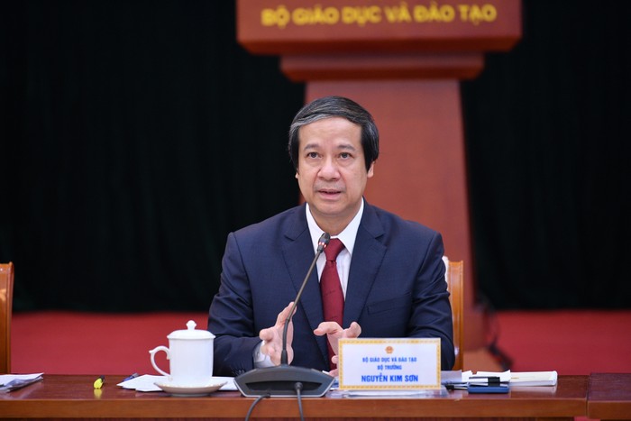 Bộ trưởng Nguyễn Kim Sơn trao đổi tại buổi gặp gỡ