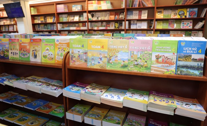 Đến thời điểm này, Nhà xuất bản Giáo dục Việt Nam đã cung ứng đủ số lượng đặt hàng SGK của các địa phương, đồng thời tiếp tục cung ứng số lượng sách phát sinh của một số tỉnh/thành phố