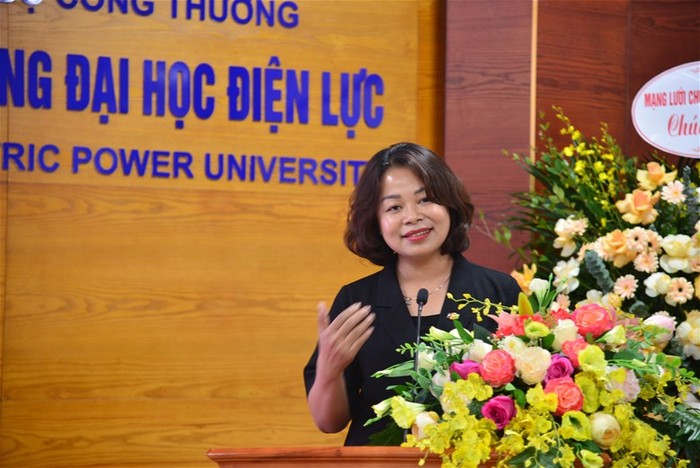 Bà Nguyễn Khánh Linh, Giám đốc Trung tâm Thu hút Nguồn nhân lực, FPT Telecom phát biểu về triển vọng hợp tác với Trường Đại học Điện lực