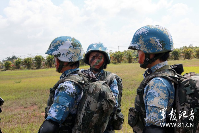 Cận cảnh gương mặt các nữ binh thủy quân lục chiến Trung Quốc