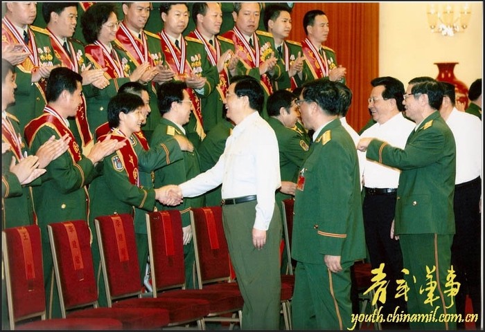 Chủ tịch Trung Quốc - Hồ Cẩm Đào thăm đơn vị nữ cảnh sát đặc nhiệm