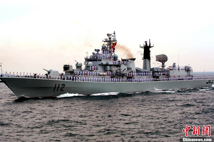 Khu trục hạm mang tên lửa đạn đạo Cáp Nhĩ Tân 112 từng tham gia tập trận chung Nga - Trung "Sứ mệnh hòa bình 2005", tham dự diễn tập mừng kỷ niệm 60 năm quốc khánh Trung Quốc, đã từng đến Nga, Mỹ và 11 quốc gia khác