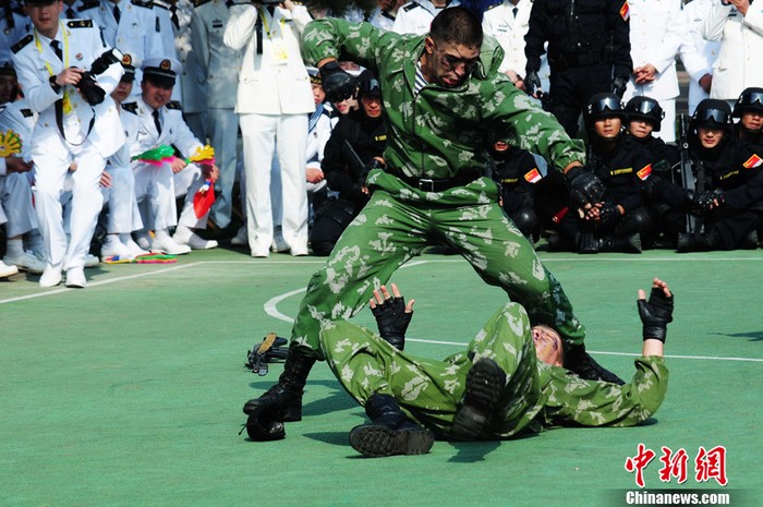 Đặc nhiệm hải quân Trung Quốc thưởng thức các màn võ đặc nhiệm hải quân Nga