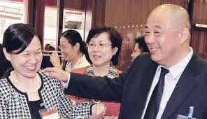 Phó chủ tịch tập đoàn China Everbright Lý Học Minh chính là Bạc Hy Vĩnh, trưởng nam của Bạc Nhất Ba, anh cả của Bạc Hy Lai ngày còn đương chức