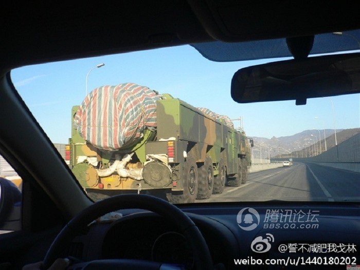 Độc giả Trung Quốc chụp được hình ảnh quân đội nước này vận chuyển tên lửa, nhiều khả năng là DF-21