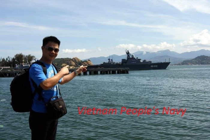 Những bức ảnh về vũ khí trang bị của hải quân Việt Nam được độc giả trang Sina đặc biệt quan tâm (trong ảnh là MC chương trình Chúng tôi là chiến sỹ của VTV3)