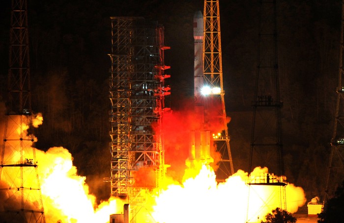 Tên lửa Trường Chinh 3 mang 2 vệ tinh Bắc Đẩu rời bệ phóng tại trung tâm phóng vệ tinh Tây Xương thuộc tỉnh Tứ Xuyên
