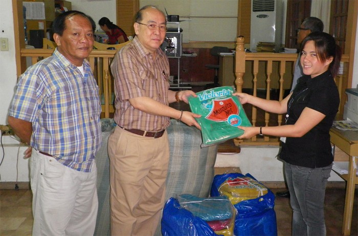 Chủ tịch hiệp hội xuất khẩu chuối Philippines ông Stephen Antig (người đứng giữa) đang nỗ lực tìm cách tháo gỡ khó khăn sau khi Bắc Kinh thắt chặt quy định nhập khẩu chuối từ Philippines