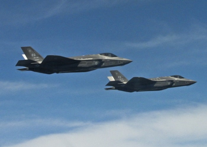 Biên đội 2 chiếc F - 35 cất cánh từ căn cứ Eglin ngày 10/4