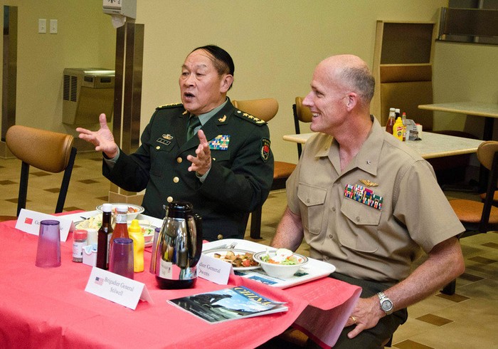 Tướng Christopher Owens đãi bữa trưa Bộ trưởng Quốc phòng Trung Quốc và đoàn tùy tùng