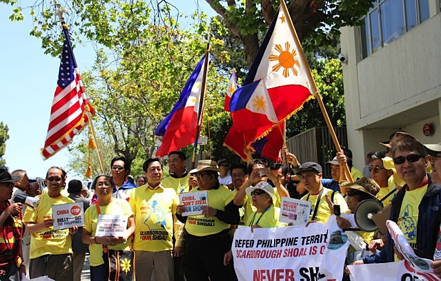 Kiều dân Philippines tại Mỹ biểu tình phản đối nhà cầm quyền Trung Quốc
