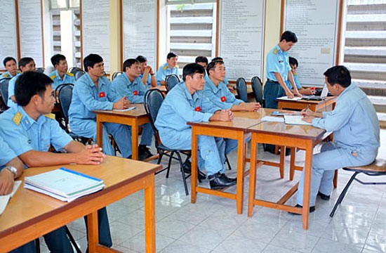 Hoạt động huấn luyện của phi công không quân Việt Nam