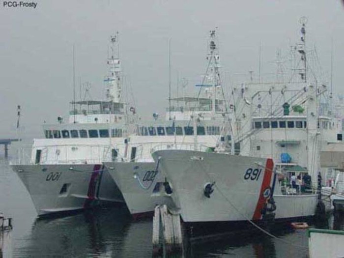2 chiếc tàu tuần tra hiện hành của lực lượng cảnh sát biển Philippines không đủ đối phó với 3 tàu Trung Quốc lớn hơn, hiện đại hơn