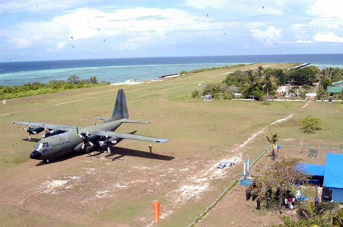 Sân bay quân sự trên đảo Thị Tứ trong quần đảo Trường Sa thuộc chủ quyền Việt Nam do Philippines chiếm đóng và xây dựng trái phép