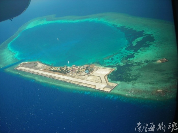 Sân bay quân sự trên đảo Đá Hoa Lau trong quần đảo Trường Sa thuộc chủ quyền Việt Nam do Malaysia chiếm đóng và xây dựng trái phép