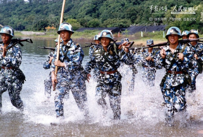 Ngày càng nhiều những hình ảnh mô tả hoạt động của lực lượng quân sự Trung Quốc đồn trú trái phép tại khu vực Trường Sa được báo giới, truyền thông nước này liên tục đăng tải nhằm tuyên truyền cái gọi là "chủ quyền" trên biển Đông mà họ tự vẽ ra