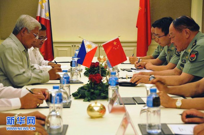 Ông Lương Quang Liệt gặp Bộ trưởng Quốc phòng Philippines tại Phnom Penh, Campuchia và đổ mọi trách nhiệm về căng thẳng trên bãi Scarborough lên đầu Philippines