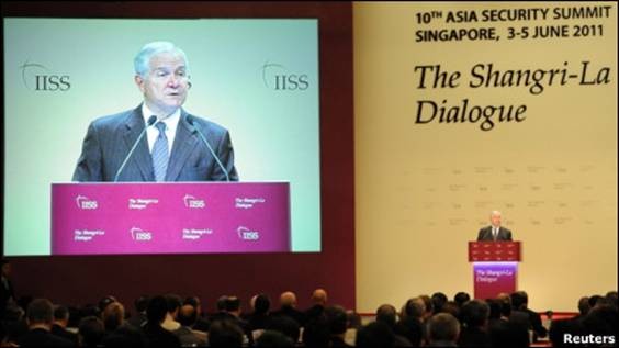 Đối thoại Shangri-la 2011, Bộ trưởng Quốc phòng Mỹ khi đó, ông Robert Gates đăng đàn đề cập quan điểm của Mỹ về vấn đề biển Đông khiến Trung Quốc khó chịu