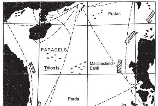 Bản đồ tuyến hàng hải trên biển Đông mà Trung Quốc đưa ra có 9 nét đứt đoạn, còn gọi là đường chữ U hoặc đường lưỡi bò được tác giả Philip Bowring sử dụng minh họa cho bài viết